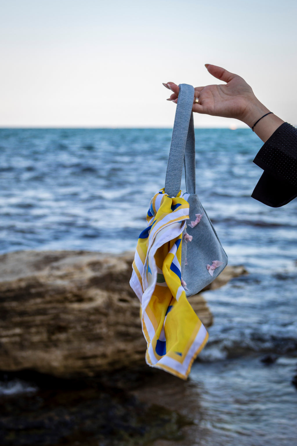 Сатенен шал “Lemon Sketch”