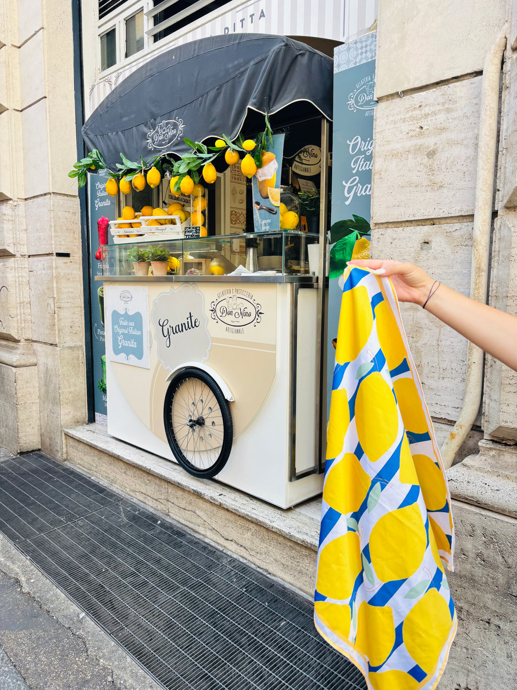 Сатенен шал “Lemon Sketch”