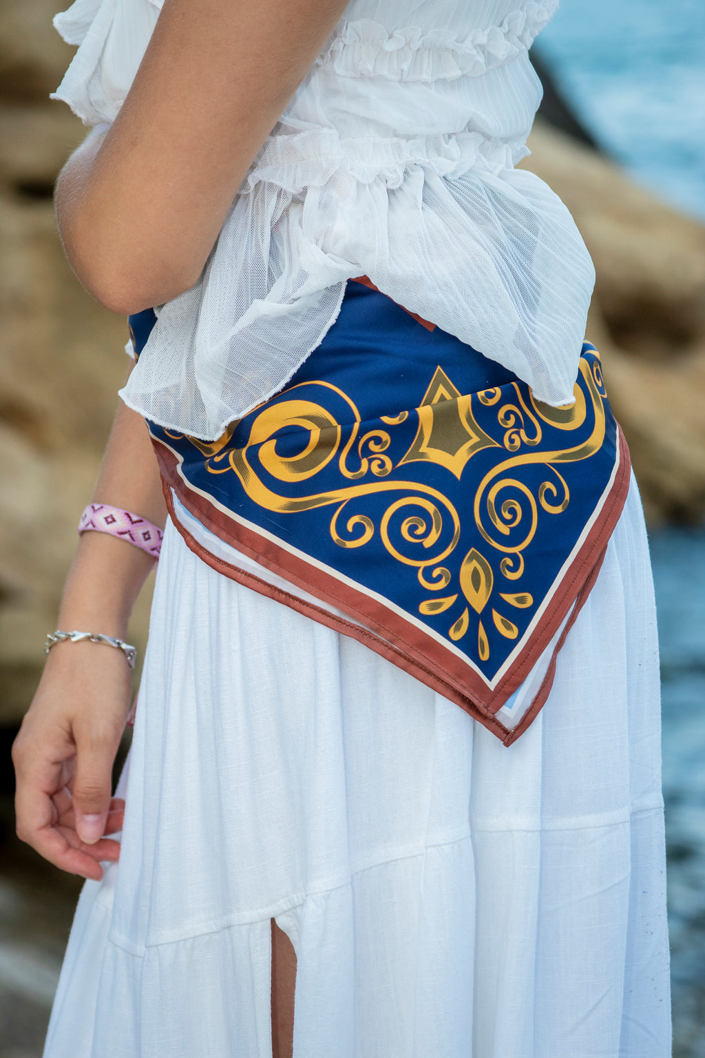 Сатенен шал “Anchored Soul”