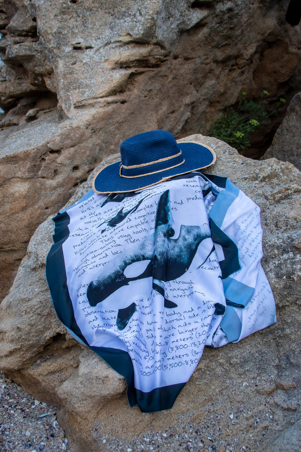 Сатенен шал “Echoes of the Orca”