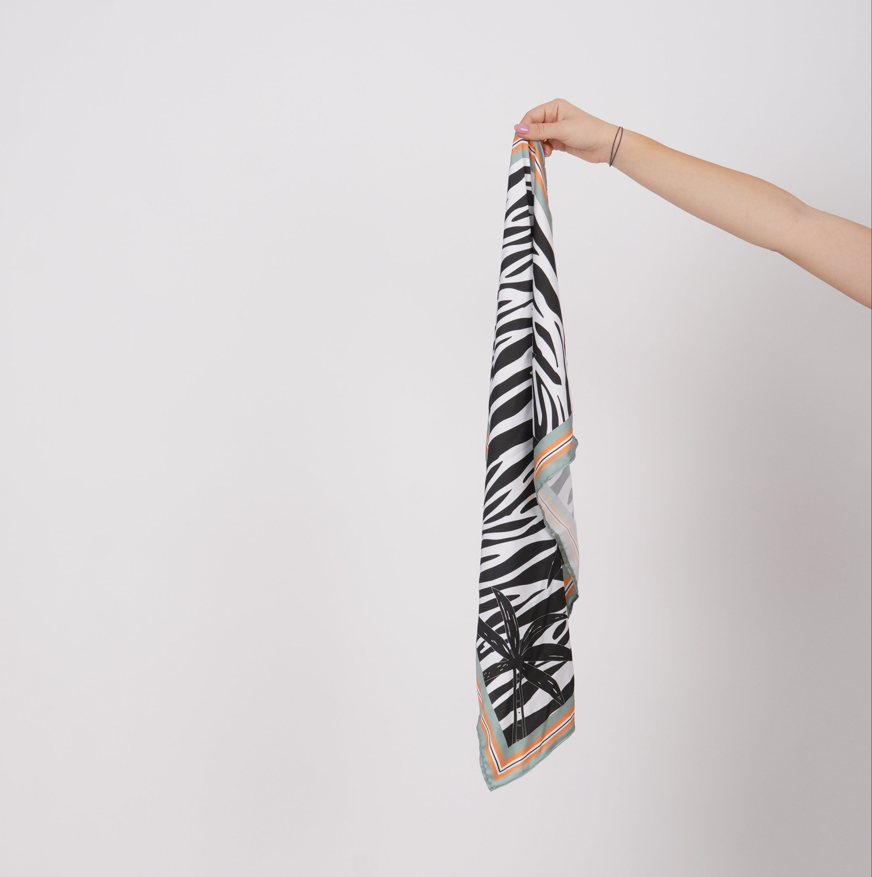 Сатенен шал “Wave of Stripes”