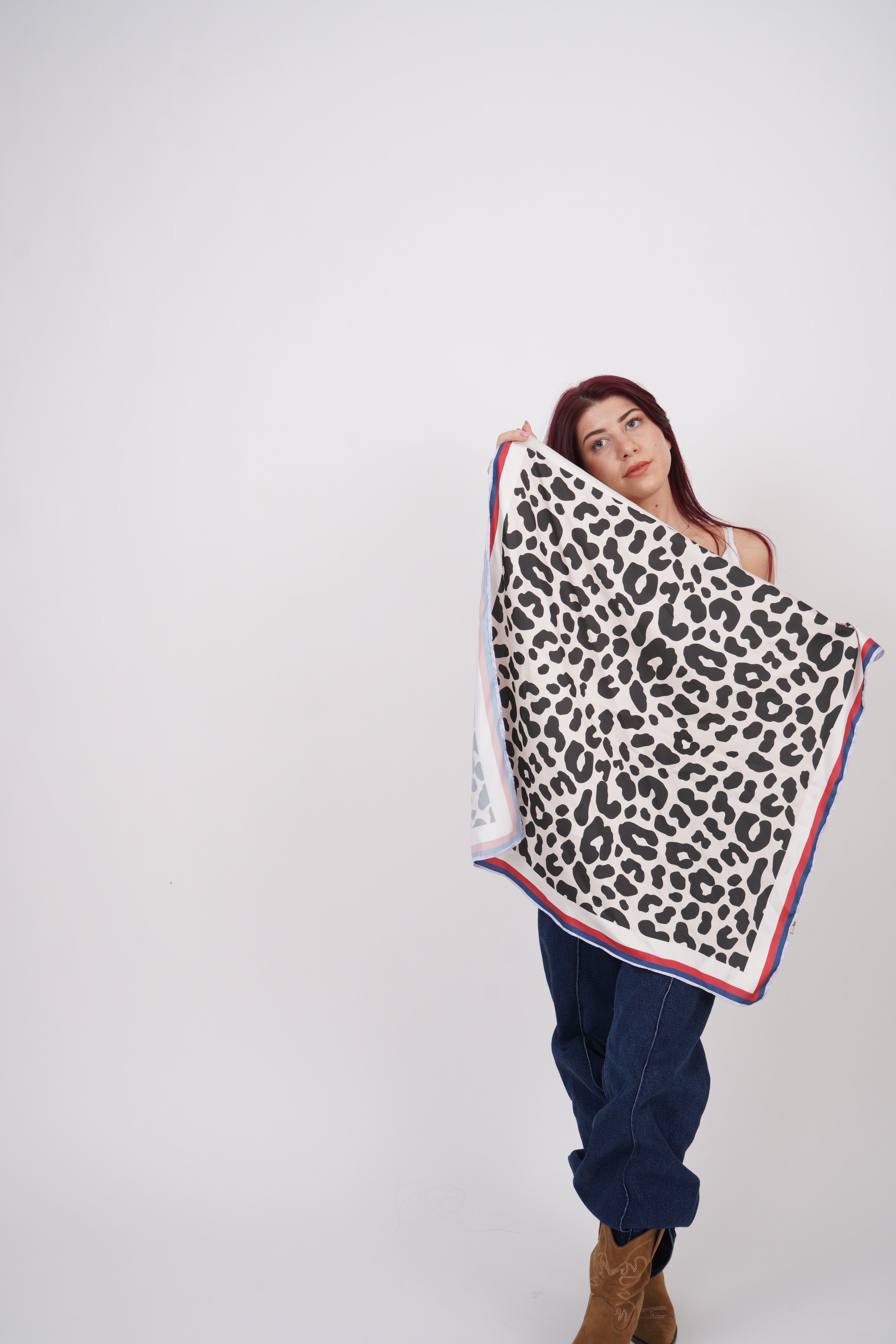 Сатенен шал “Wild Essence”