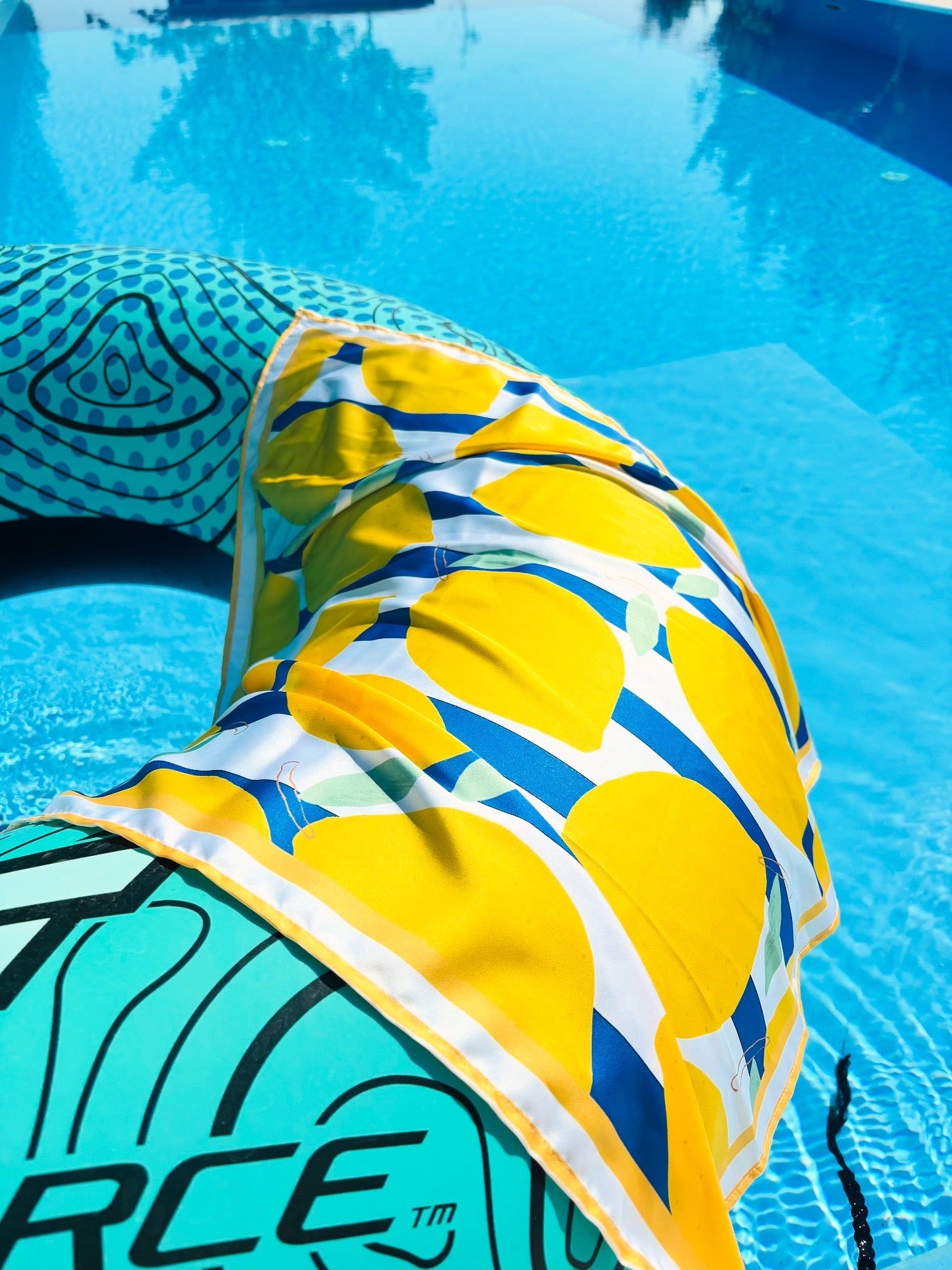 Сатенен шал “Lemon Sketch”