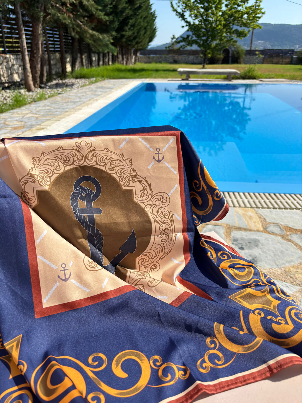 Сатенен шал “Anchored Soul”