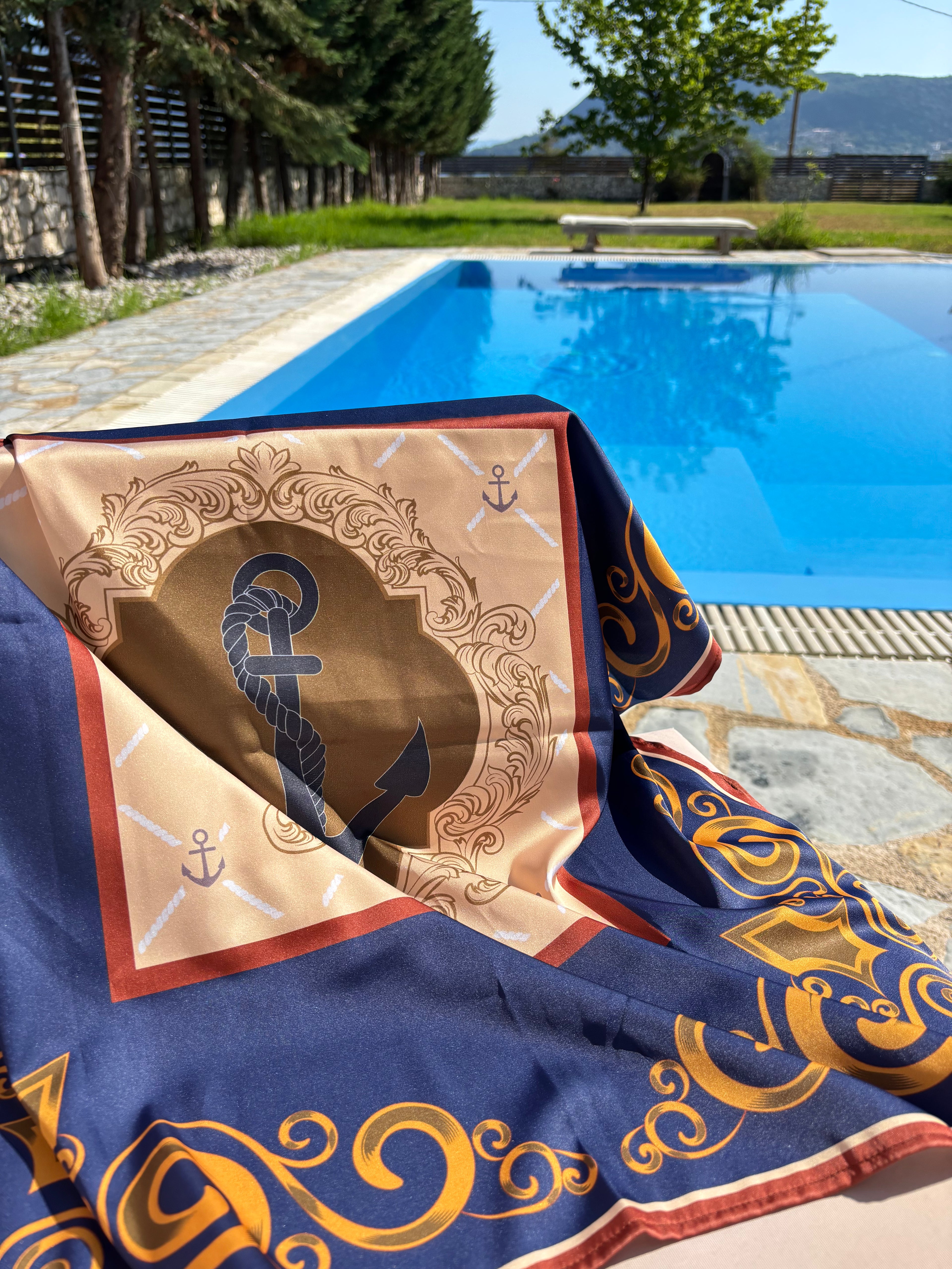 Сатенен шал “Anchored Soul”