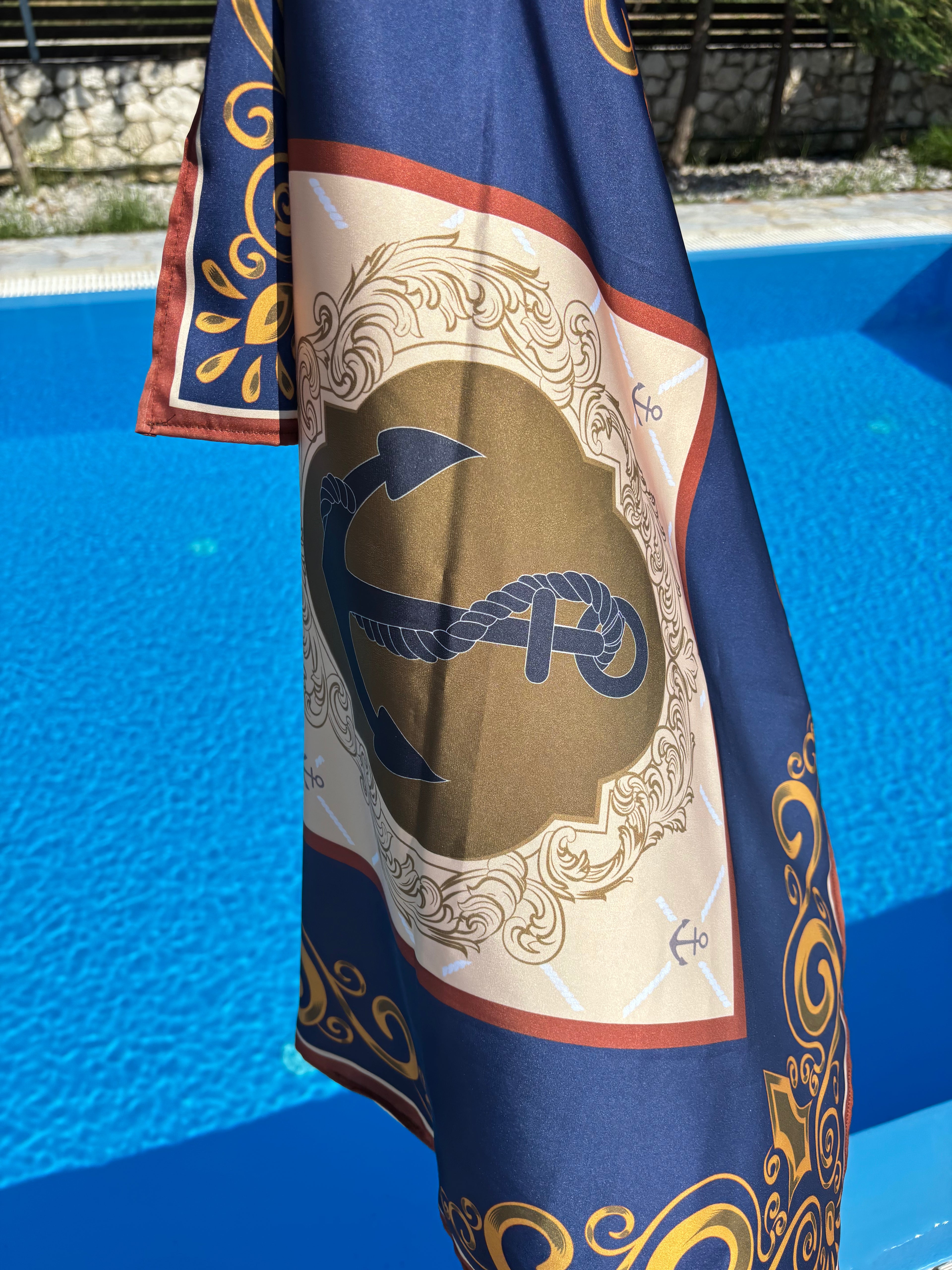 Сатенен шал “Anchored Soul”